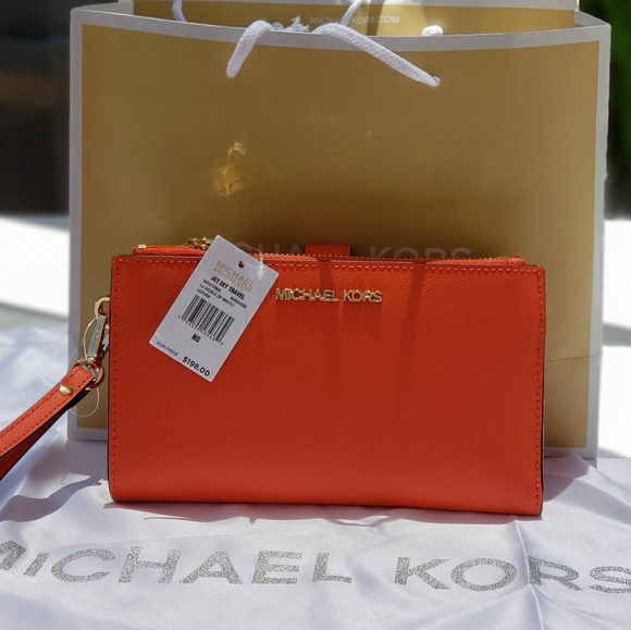 Michael Kors Wristlet/Wallet Double Zip - Picture 1 of 3